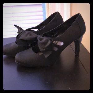 3” Black Ann Marino heels with bows and cut outs